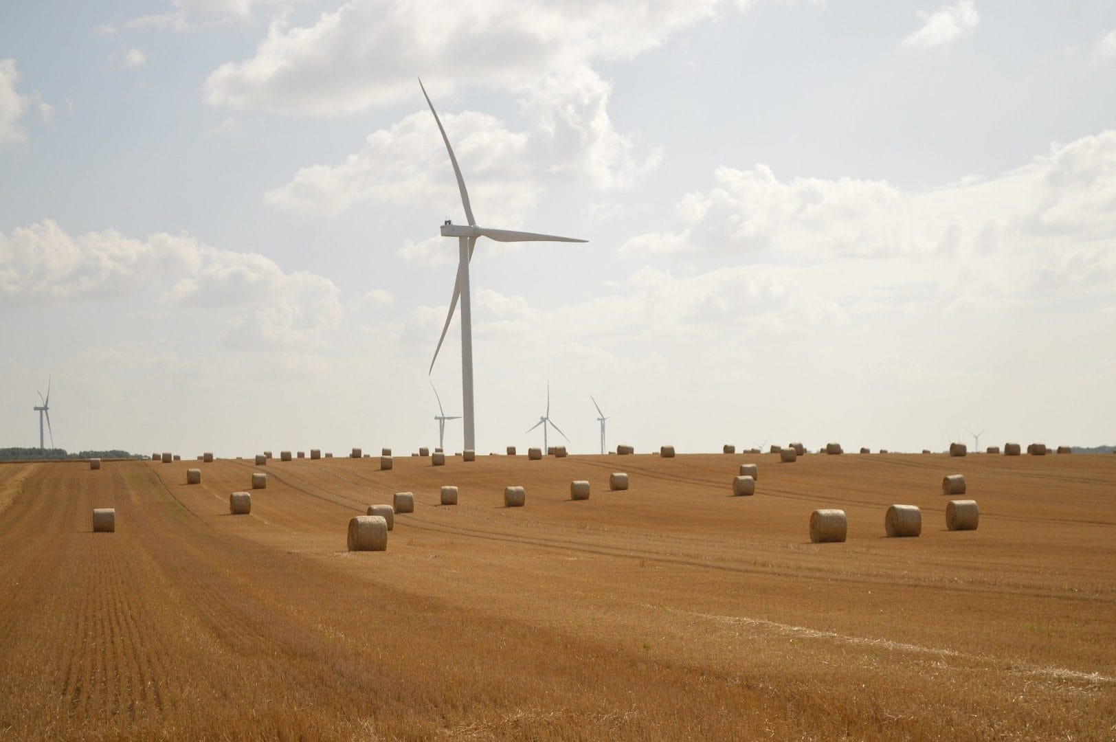 wind-turbine-9738507_1920